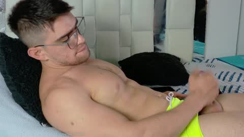 Snapshot of daniel_ova chatting on 25, 1, 2025 Sexy Dani online show from 25, 1, 2025