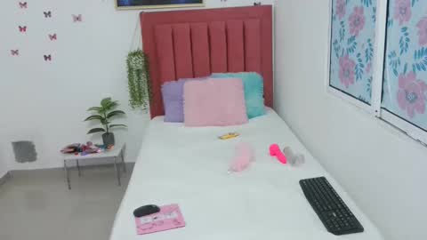 Snapshot of daniela_lan chatting on 17, 10, 2025 daniela_lan online show from 17, 10, 2025