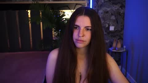 danielareign online show from 9, 11, 2025