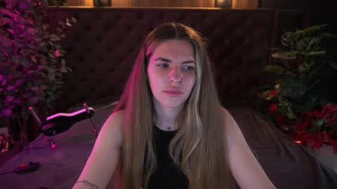 danielareign online show from 2, 4, 2026