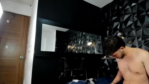 Snapshot of danielclarton chatting on 5, 1, 2025 DANIEL online show from 5, 1, 2025
