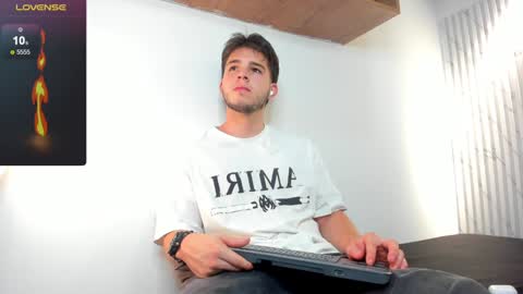 Snapshot of danielclarton chatting on 13, 1, 2025 DANIEL online show from 13, 1, 2025