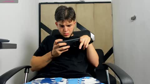 Snapshot of danielclarton chatting on 1, 2, 2025 DANIEL online show from 1, 2, 2025