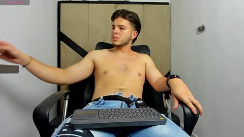 Snapshot of danielclarton chatting on 3, 2, 2025 DANIEL online show from 3, 2, 2025