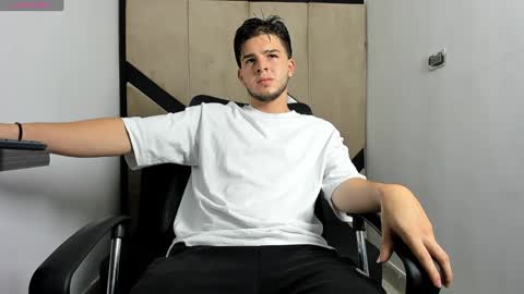 Snapshot of danielclarton chatting on 4, 2, 2025 DANIEL online show from 4, 2, 2025