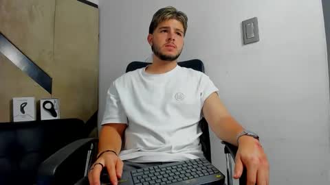 Snapshot of danielclarton chatting on 9, 9, 2025 DANIEL online show from 9, 9, 2025