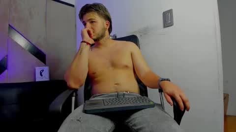 Snapshot of danielclarton chatting on 8, 10, 2025 DANIEL online show from 8, 10, 2025