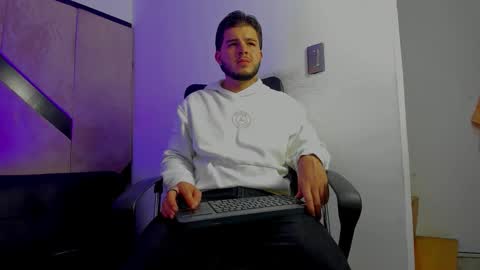 Snapshot of danielclarton chatting on 21, 10, 2025 DANIEL online show from 21, 10, 2025