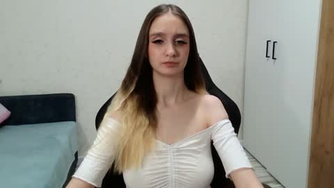 Snapshot of daniella_martin chatting on 4, 12, 2024 Daniella Martin online show from 4, 12, 2024