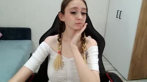 Snapshot of daniella_martin chatting on 4, 12, 2024 Daniella Martin online show from 4, 12, 2024