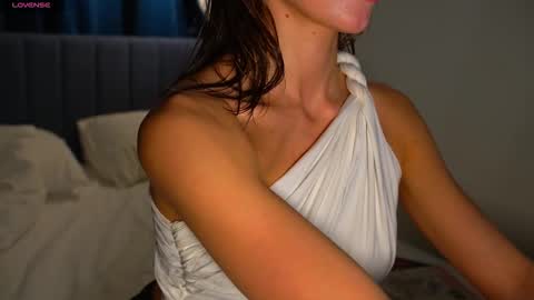 Snapshot of danielle_thomas chatting on 18, 1, 2026 Danielle online show from 18, 1, 2026