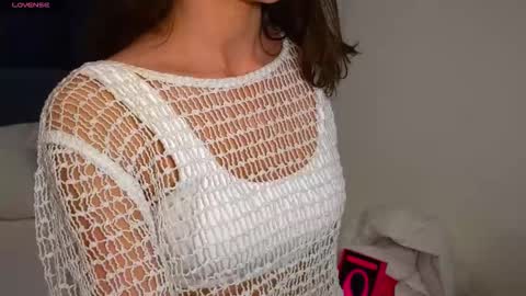 Snapshot of danielle_thomas chatting on 6, 2, 2026 Danielle online show from 6, 2, 2026