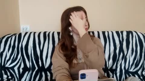 Snapshot of daniellevaulet chatting on 5, 4, 2026 Mia online show from 5, 4, 2026