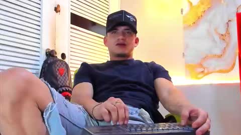 Snapshot of danii_scot chatting on 28, 11, 2025 Dani online show from 28, 11, 2025