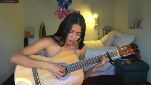 danalle .. online show from 10, 10, 2025