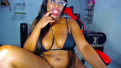 Snapshot of danisabrownn chatting on 6, 6, 2026 danisabrownn online show from 6, 6, 2026