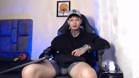 Snapshot of dann_brown chatting on 22, 11, 2025 Dann Brown online show from 22, 11, 2025