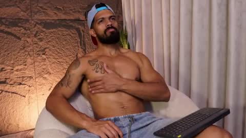 Snapshot of dann_saenz chatting on 5, 4, 2026 Dann saenz online show from 5, 4, 2026