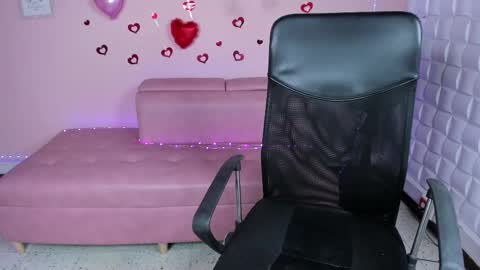 Snapshot of danna_berry chatting on 5, 3, 2025 DannaBerry online show from 5, 3, 2025