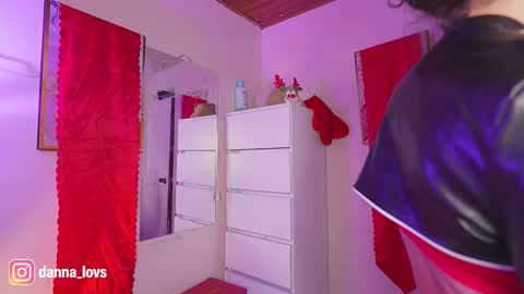 Danna Lovs online show from 15, 12, 2025