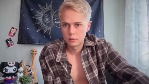 Snapshot of danny_love01 chatting on 2, 10, 2025 danny online show from 2, 10, 2025