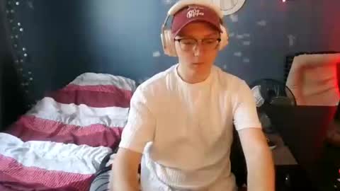 Snapshot of dannyivanny chatting on 17, 12, 2025 Daniel online show from 17, 12, 2025