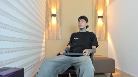 Snapshot of dante_armstrong chatting on 17, 11, 2025 dante_armstrong online show from 17, 11, 2025