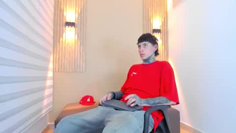 Snapshot of dante_armstrong chatting on 4, 12, 2025 dante_armstrong online show from 4, 12, 2025