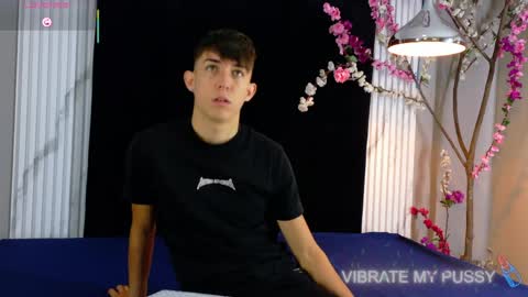 Snapshot of danteandviolete_cr chatting on 5, 5, 2026 DANTEVIOLETE online show from 5, 5, 2026