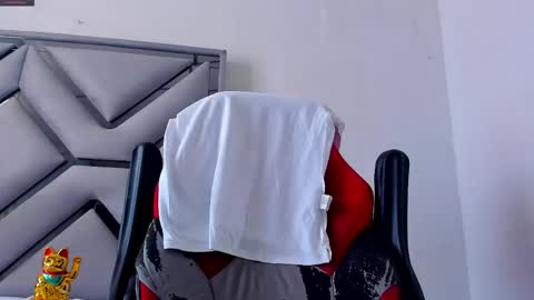 Snapshot of danterouxx chatting on 28, 4, 2026 Dante online show from 28, 4, 2026