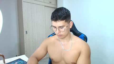 Snapshot of dantraxx chatting on 5, 1, 2025 Dantraxx online show from 5, 1, 2025