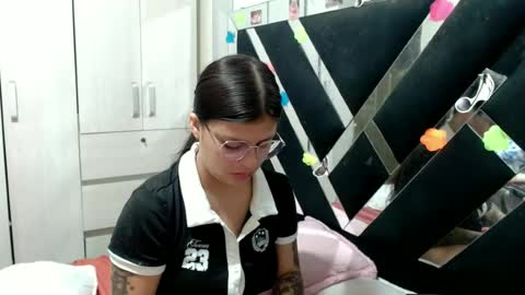 Snapshot of daphne877046 chatting on 1, 7, 2026 daphne877046 online show from 1, 7, 2026