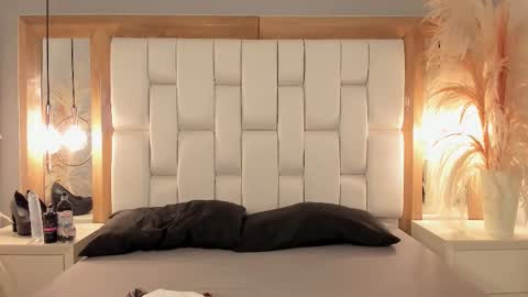 daphne_and_roger online show from 16, 9, 2025