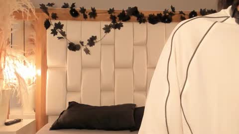 daphne_and_roger online show from 15, 12, 2025