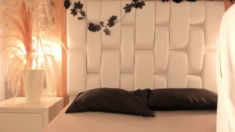 daphne_and_roger online show from 19, 12, 2025