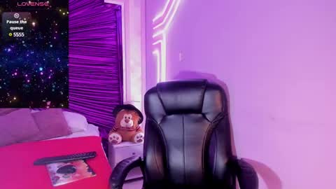 Snapshot of daphne_courtis chatting on 11, 2, 2025 Daphne online show from 11, 2, 2025