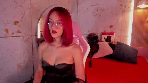 Snapshot of daphne_courtis chatting on 7, 10, 2025 Daphne online show from 7, 10, 2025