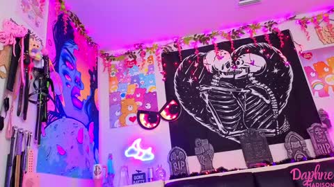 Daphne Madison online show from 19, 10, 2025