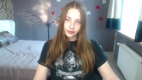 Snapshot of dariaangels chatting on 4, 4, 2026 dariaangels online show from 4, 4, 2026