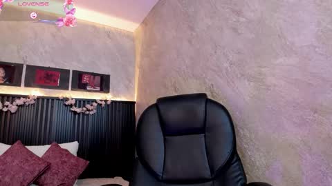 Dark online show from 7, 10, 2025