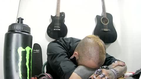 darkclothes online show from 23, 12, 2024