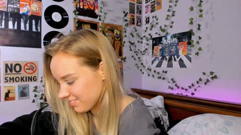 Snapshot of darleneferran chatting on 13, 12, 2024 lina online show from 13, 12, 2024