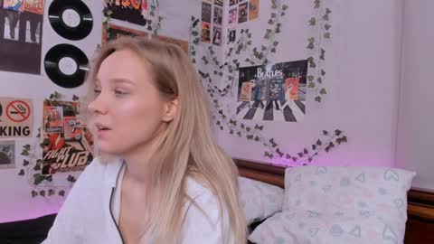 Snapshot of darleneferran chatting on 16, 12, 2024 lina online show from 16, 12, 2024