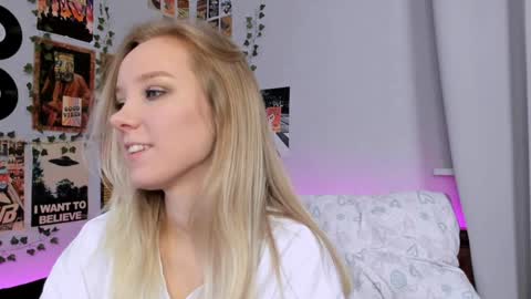 Snapshot of darleneferran chatting on 27, 12, 2024 lina online show from 27, 12, 2024