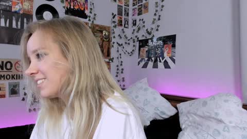 Snapshot of darleneferran chatting on 27, 12, 2024 lina online show from 27, 12, 2024