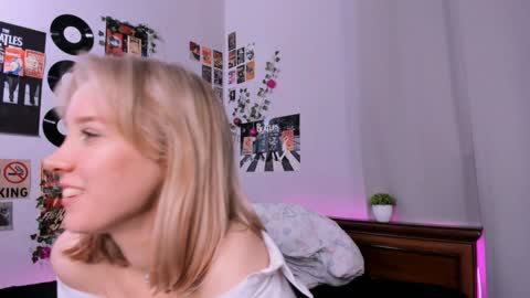 Snapshot of darleneferran chatting on 1, 2, 2025 lina online show from 1, 2, 2025