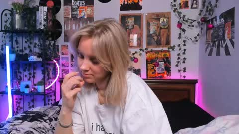 Snapshot of darleneferran chatting on 4, 3, 2025 lina online show from 4, 3, 2025
