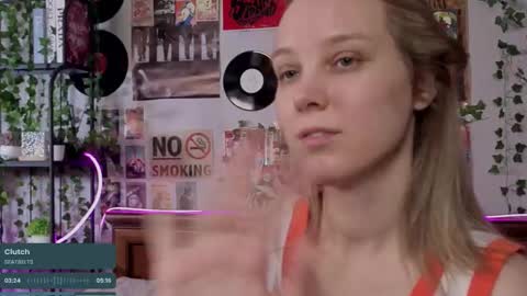 Snapshot of darleneferran chatting on 7, 10, 2025 lina online show from 7, 10, 2025