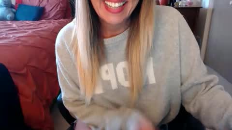 Snapshot of darlingd77 chatting on 2, 10, 2025 DarlingD online show from 2, 10, 2025