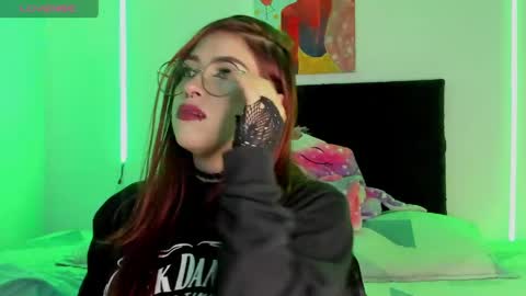 Darlyhooper online show from 15, 4, 2026